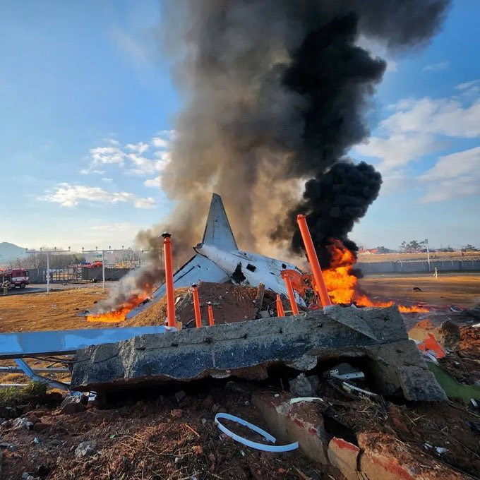 韓國濟州航空失事 2機組員生還 其餘179人恐全部罹難