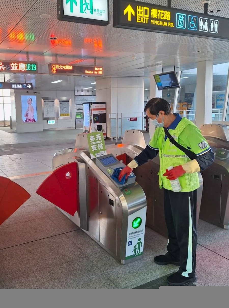 台中捷運加強車站及列車清潔消毒 宣導旅客身體不適請佩戴口罩