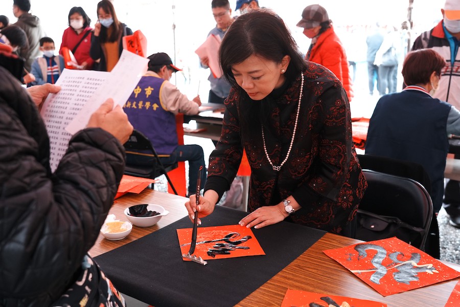 台中孔廟蛇燦年發迎春揮毫1/11登場 前200名入園可獲開運豬福鈴鐺吊飾