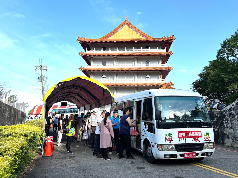 中市清明掃墓免費接駁專車3/15起跑 民政局長鼓勵提前掃墓或採線上追思